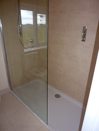 Shower cubicle with beige wall tiles jasmin grout